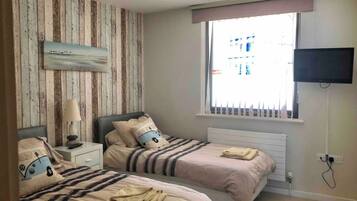 2 bedrooms, iron/ironing board, bed sheets