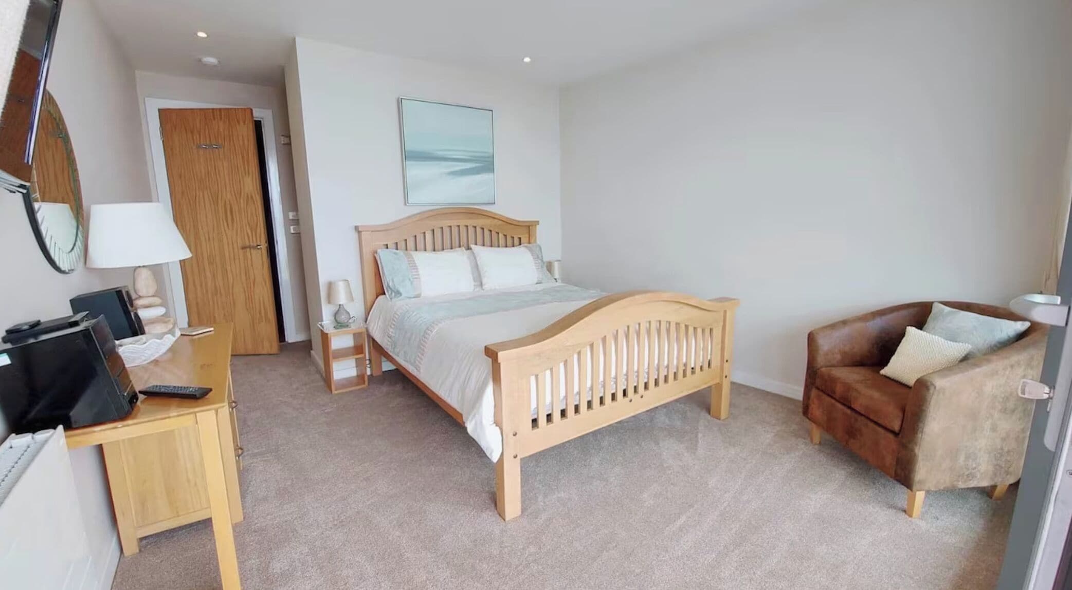 2 bedrooms, iron/ironing board, free wired internet, bed sheets