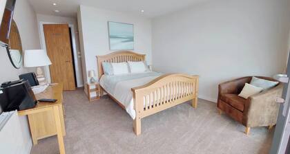 Seaside Bliss Retreat in Westward Ho!