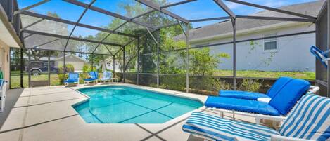 Alberca al aire libre y alberca climatizada