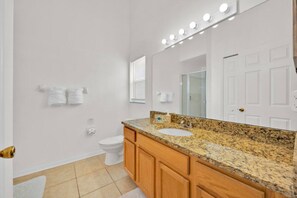 Shower, hair dryer, towels, toilet paper - Davenport 4BR Villa, Pool, Game Room, Near Disney & Shopping (Davenport)