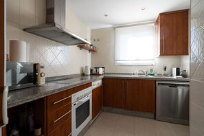 Coffee/tea maker, fridge, microwave, oven - Sea Views Lagos de Santa Maria - By Time and Home (Marbella)