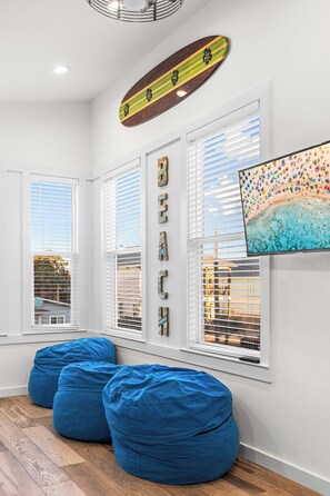 Interior - Sugar Shack*Designer*PrivatePool*BeachService (DESTIN)