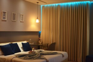 Tabla de planchar con plancha, wifi y ropa de cama 