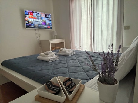3 camere, ferro/asse da stiro, Wi-Fi, lenzuola. Guest House Demma