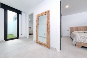 2 bedrooms, desk, iron/ironing board, travel cot - White House Apartment • Marina 5 min (Puerto Calero)