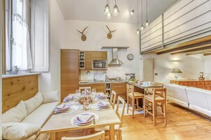 Standard Apartment, Multiple Bedrooms (Le Bon Bon Rose) | Dining