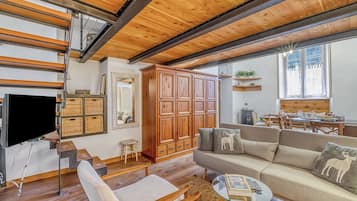 Standard Apartment, Multiple Bedrooms (Le Bon Bon Rose) | Living area | 21-inch Smart TV with cable channels
