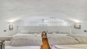 Standard Apartment, Multiple Bedrooms (Le Bon Bon Rose) | 1 bedroom, free WiFi, bed sheets