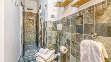 Standard Apartment, Multiple Bedrooms (Le Bon Bon Rose) | Bathroom