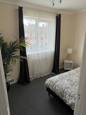 House, 3 Bedrooms, Terrace - Bright 3-bed House · 6 Min to Elizabeth Line (London)