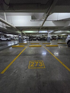 Property grounds - WELCOME TO YOUR HOME AWAY FROM HOME. OUR UNIT HAS COMPLIMENTARY SECURE PARKING (Pasay City)