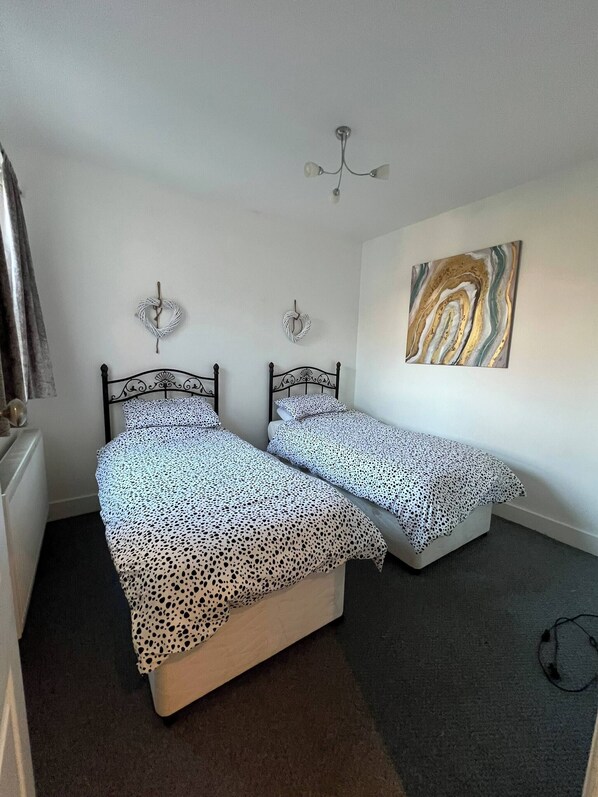 Zimmer, 2 Schlafzimmer, Balkon, Stadtblick | 2 Schlafzimmer