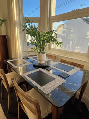 Room, 2 Bedrooms, Balcony, City View | Dining - Hill Grove 2 Bedroom Apartment (Leigh-on-Sea)