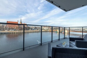 Terrace/patio - Zielonego Mostu 8 | Bright Apartment | Parking | Terrace by the river | Air conditioning (Szczecin)