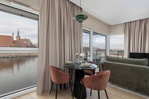Dining - Zielonego Mostu 8 | Bright Apartment | Parking | Terrace by the river | Air conditioning (Szczecin)
