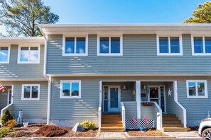 Exterior - Silver Lining! 3 Bedroom, 2.5 Bath in Westwood at Bethany Community! Tennis Court, Community Pool, Free WIFI, Beach Town, Trolley to the beach! (Bethany Beach)