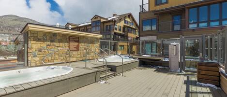 Bañera de hidromasaje exterior