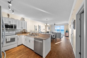 Coffee/tea maker, fridge, microwave, oven - NEW Emerald Isle 405, FREE Beach Service, Heated Pool, Hot Tub, Grill & Perks (Panama City Beach)