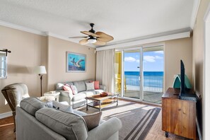 TV - NEW Emerald Isle 405, FREE Beach Service, Heated Pool, Hot Tub, Grill & Perks (Panama City Beach)