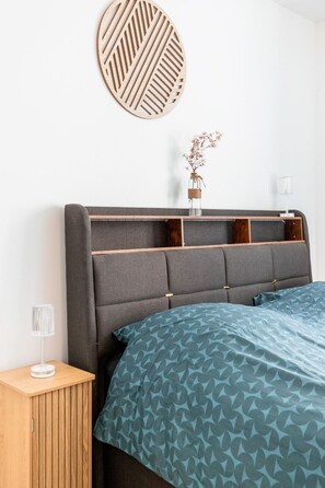WiFi, bed sheets - New Apartment - King-Size bed - Private Parking - Metro 2 min away (Aubervilliers)