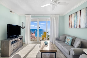 TV - NEW Emerald Isle 1308, FREE Beach Service, Heated Pool, Hot Tub, Grill &Perks (Panama City Beach)