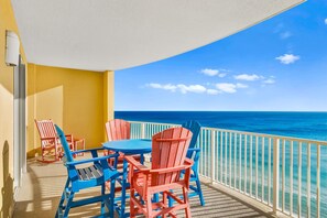 Outdoor dining - NEW Emerald Isle 1308, FREE Beach Service, Heated Pool, Hot Tub, Grill &Perks (Panama City Beach)