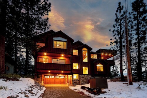 Heavenly Luxe Chalet - Hot Tub, Theatre, Game Room