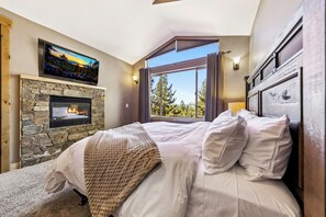 7 bedrooms, iron/ironing board, free WiFi, bed sheets - Heavenly Luxe Chalet - Hot Tub, Theatre, Game Room (South Lake Tahoe)