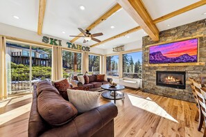 Smart-TV, Kamin, Tischfußball