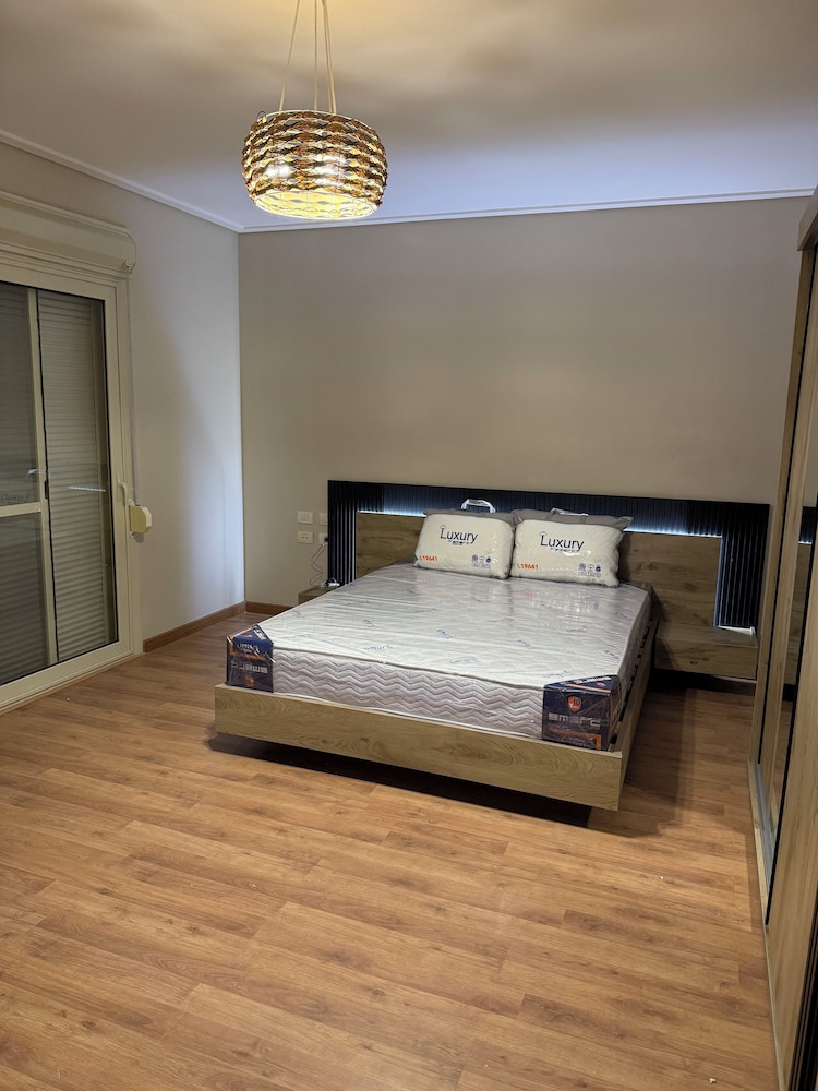 Pyramids open view new 3 bedroom penthouse with concealed AC steps
