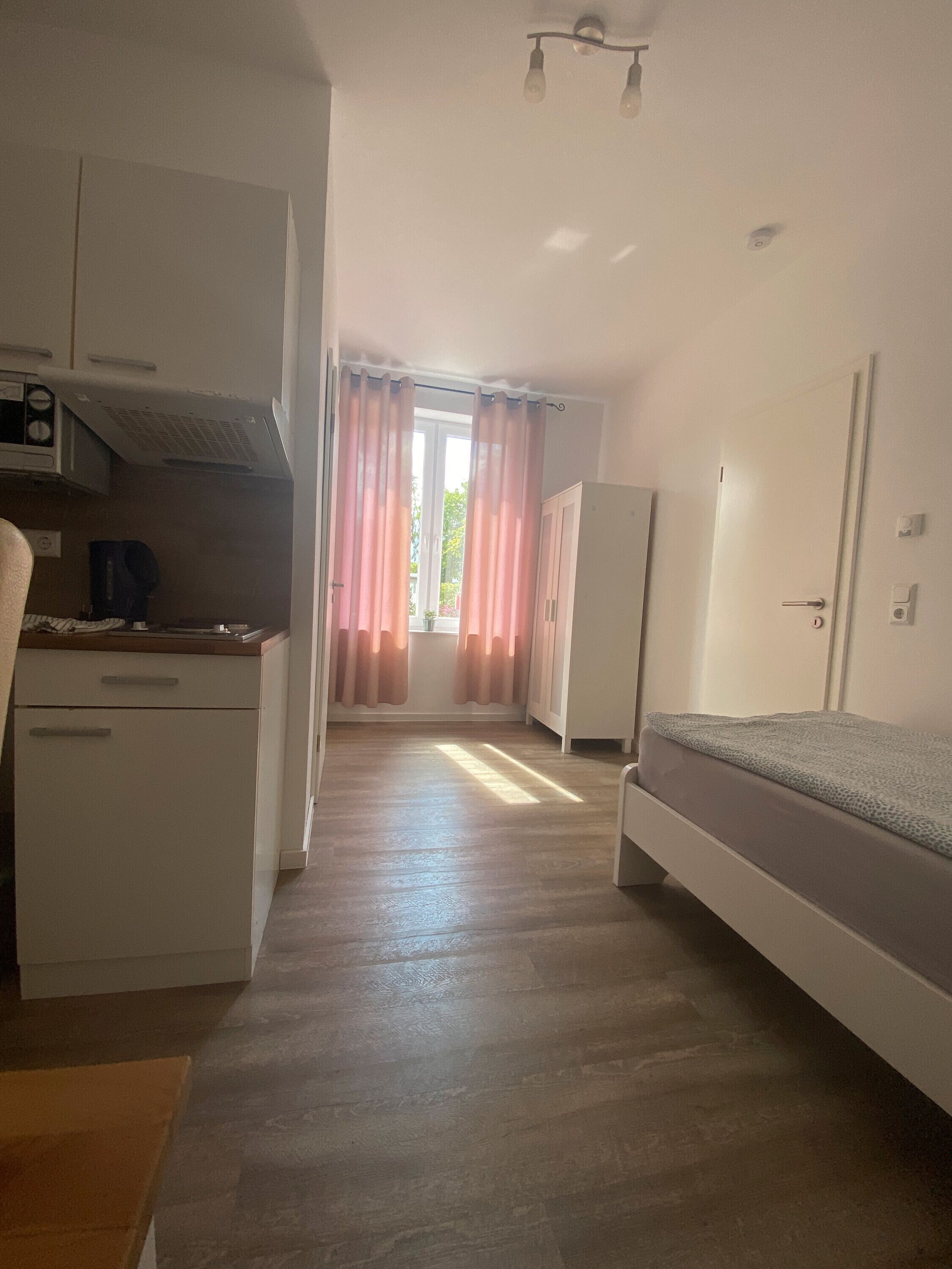 Schreibtisch, WLAN, Bettwäsche