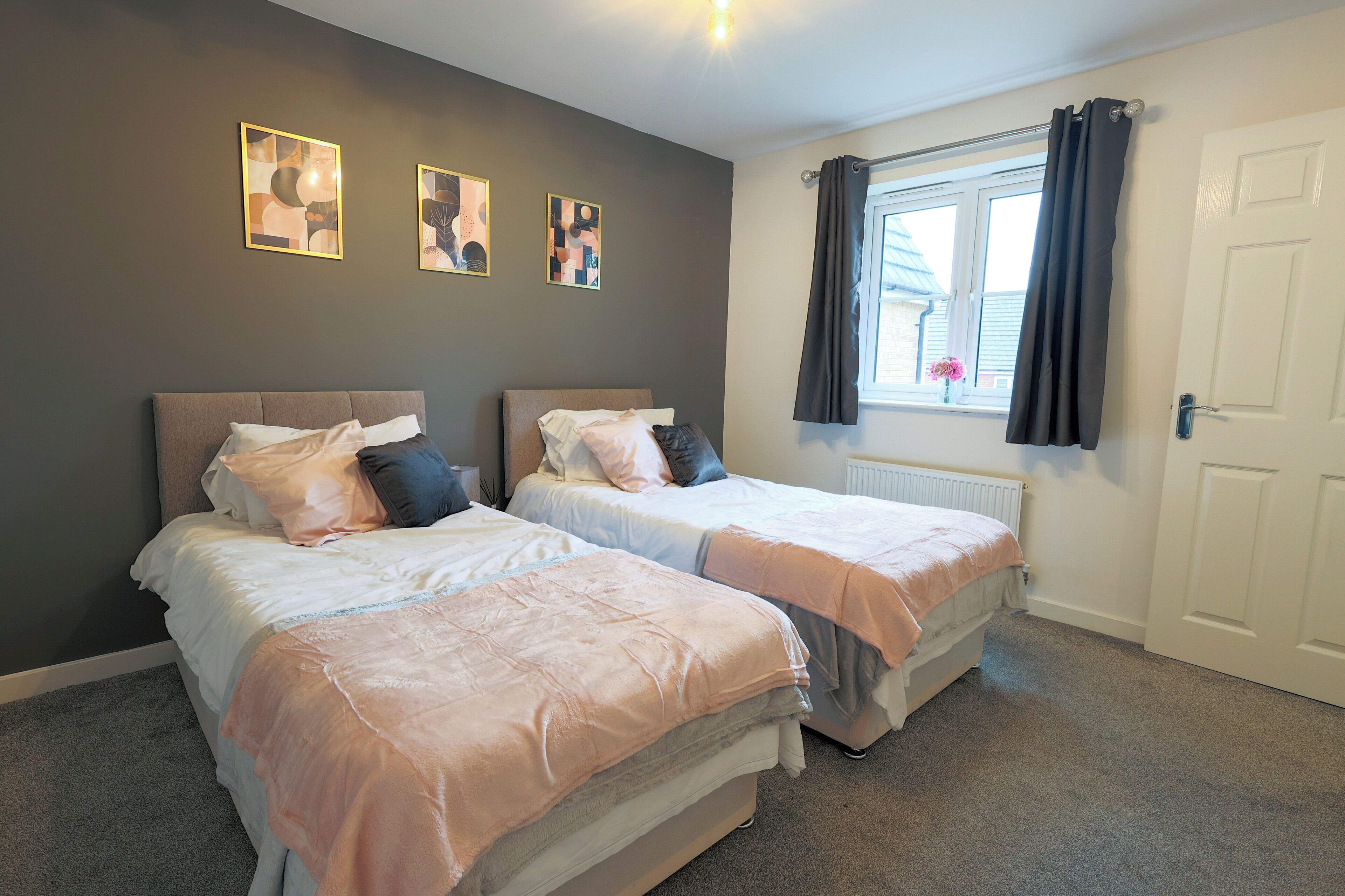 Iron/ironing board, free WiFi, bed sheets