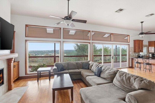 House, 4 Bedrooms | Living area | Smart TV - 4br Leander Retreat With Hot Tub & Views 4 Bedroom Home (Leander)