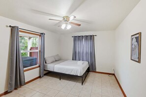 House, 4 Bedrooms | 4 bedrooms, cribs/infant beds, free WiFi - 4br Leander Retreat With Hot Tub & Views 4 Bedroom Home (Leander)