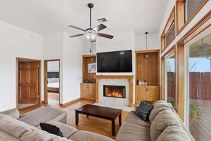 House, 4 Bedrooms | Living area