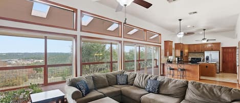 House, 4 Bedrooms | Living area | Smart TV