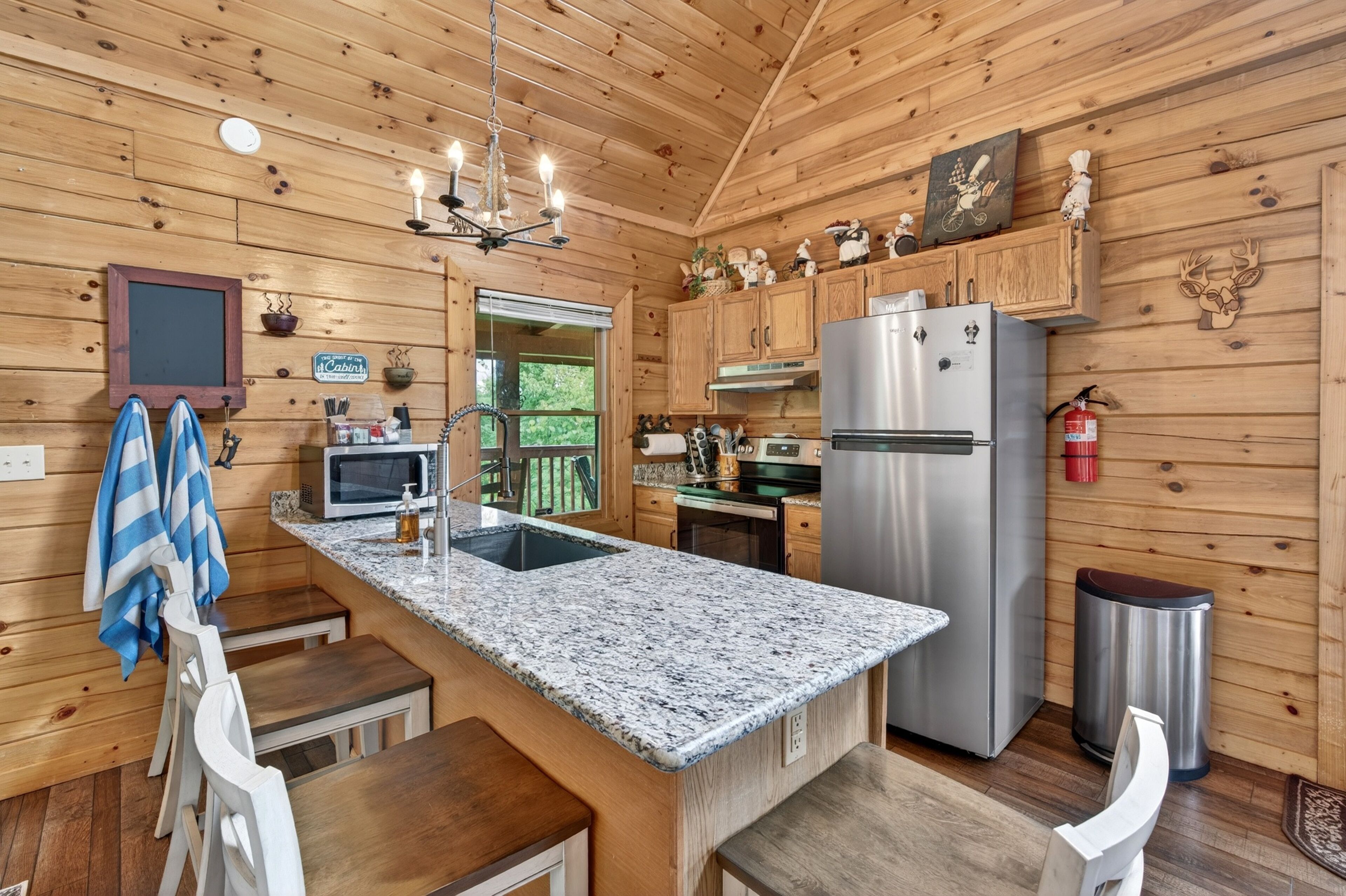 Cabin, 2 Bedrooms | Private kitchen | Coffee/tea maker, toaster