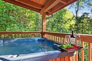 Cabin, 2 Bedrooms | Outdoor spa tub - Manaaki - The Happy Cabin 2 Bedroom Cabin (Sevierville)