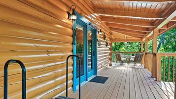 Cabin, 2 Bedrooms | Outdoor dining