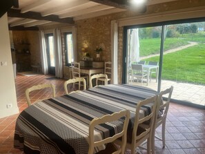 Dining - Holiday Home “La Vigne” with Private Pool and Wi-Fi (Creysse)