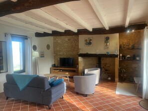 TV - Holiday Home “La Vigne” with Private Pool and Wi-Fi (Creysse)