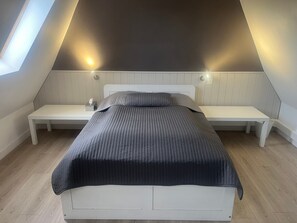 Desk, WiFi - Holiday Home “La Vigne” with Private Pool and Wi-Fi (Creysse)