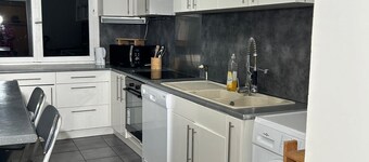 Apartment, 5 double bedrooms, fitted kitchen