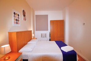Comfort Apartment | Iron/ironing board, free WiFi - Quarto e Sala Reformado em Copacabana  (Rio de Janeiro)