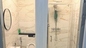 Shared Dormitory, 1 Bedroom, Smoking, Balcony | Bathroom - Room-cozy Private Guest Room Near Statio (Croydon)