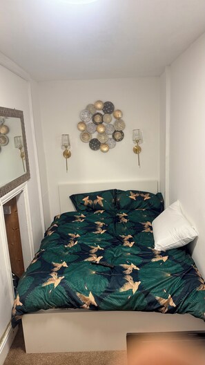 Shared Dormitory, 1 Bedroom, Smoking, Balcony | 2 bedrooms - Room-warn Cossy Luxe Room (Croydon)