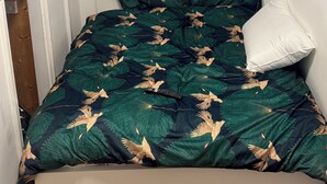 Shared Dormitory, 1 Bedroom, Smoking, Balcony | 1 bedroom - Room-cozy Private Guest Room Near Statio (Croydon)