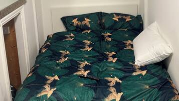 Shared Dormitory, 1 Bedroom, Smoking, Balcony | 1 bedroom