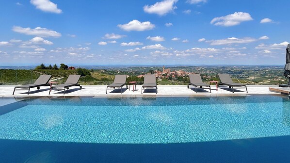 Piscina all'aperto, una piscina riscaldata